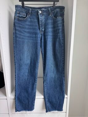 Old Navy Women’s Straight Jeans in Medium Blue Wash